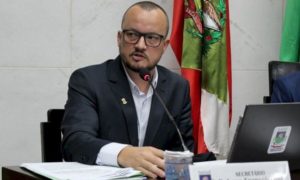 Vereador pede licença do cargo