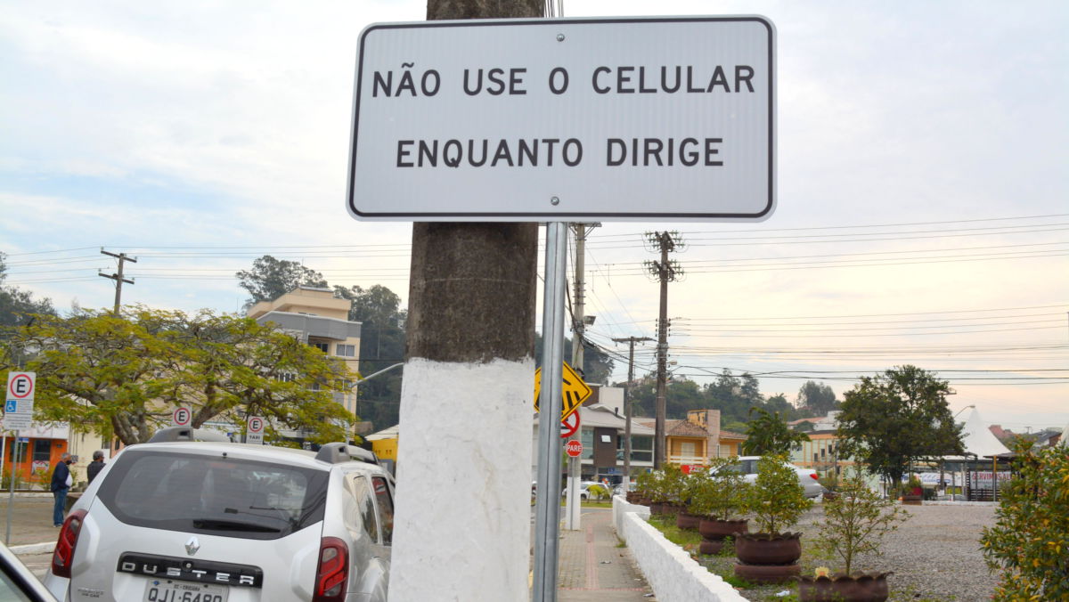 Trânsito de Morro da Fumaça ganha placas educativas