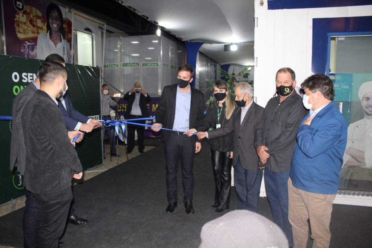 Escola Móvel do Senai é inaugurada em Morro da Fumaça