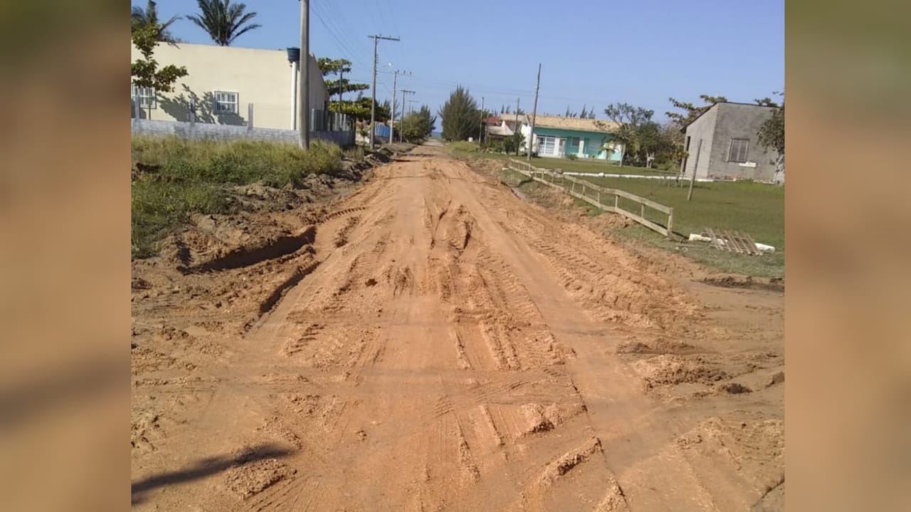 Após reclamação, prefeitura faz manutenção do acesso sul ao Balneário Esplanada