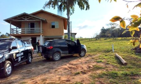 Em Morro da Fumaça, cinco presos, 10 mil garrafas de cerveja apreendidas e chefe da quadrilha foragido