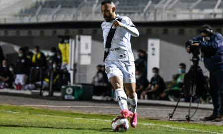 Ponte Preta vence com gol nos acréscimos do fumacense Moisés Vieira
