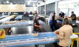 Festeiros buscam voluntários para ajudar na fabricação dos sonhos