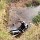 Motociclista perde o controle e cai em riacho na Genésio Mazon