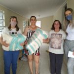 Mulheres dos Clubes de Mães recebem materiais para confecção de trabalhos