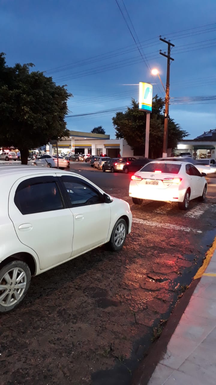 Procura por combustível provoca filas em postos de Morro da Fumaça