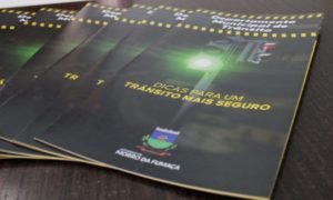 Material informativo orienta motoristas e pedestres de Morro da Fumaça