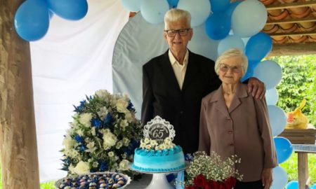 Há 65 anos o noivo e a noiva chegavam juntos na cabine de um caminhão para o casamento
