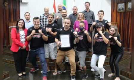 Equipe Defarias Team Muaythai recebe homenagem no Legislativo Fumacense