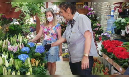 Floricultura Casa das Flores se prepara para o Dia de Finados