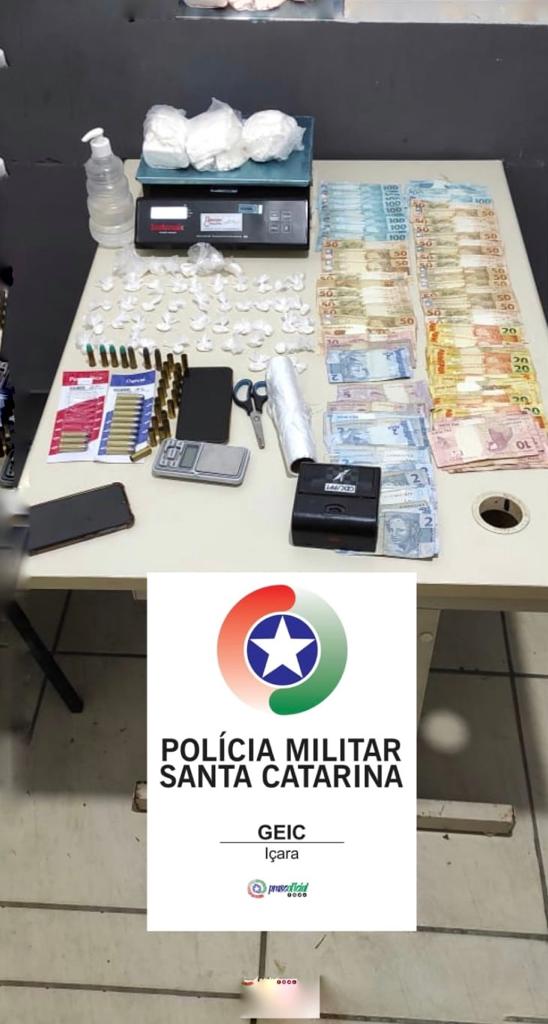 Polícia Militar prende duas pessoas por tráfico de drogas em Morro da Fumaça