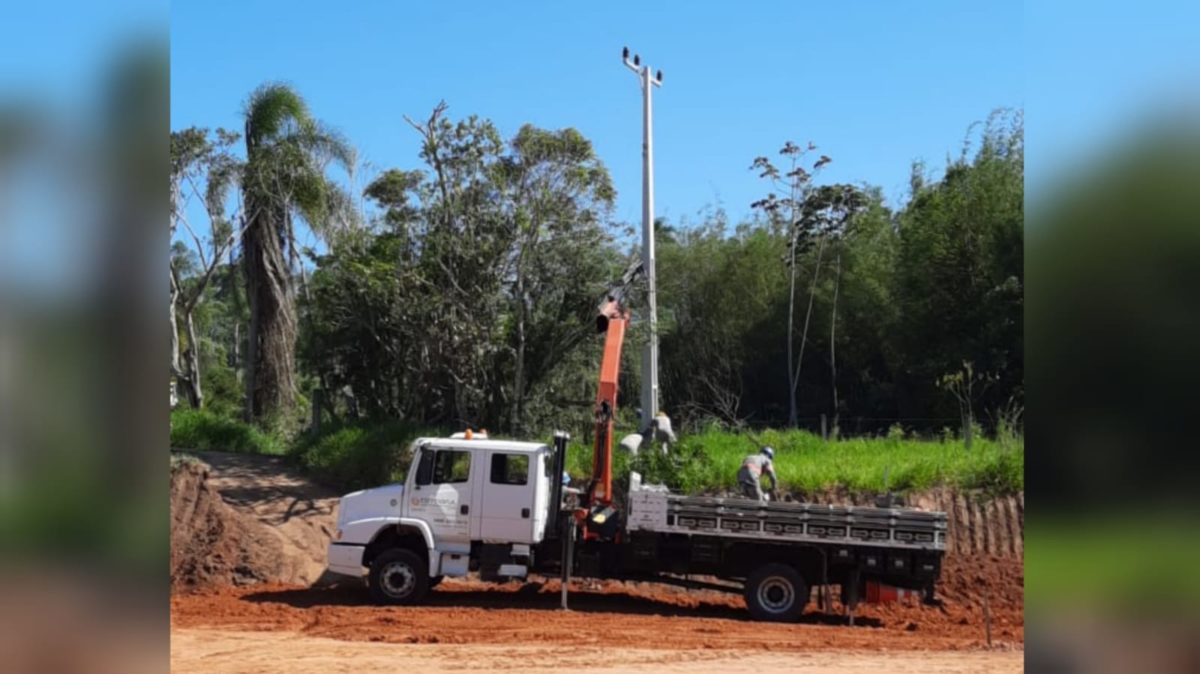 Postes da SC-442 são substituídos pela Cermoful