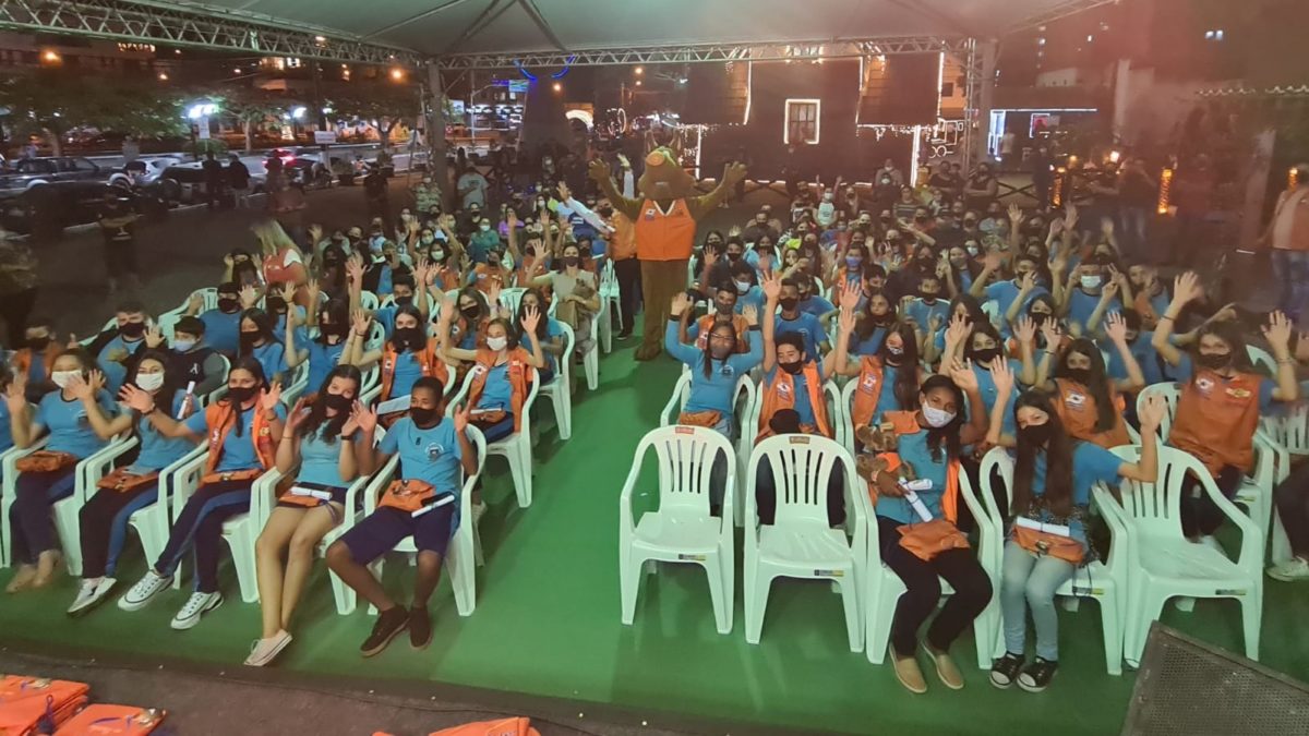 Alunos do Programa Defesa Civil na Escola participam de formatura