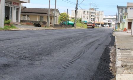 Rua Silvio Sartor ganha camada asfáltica