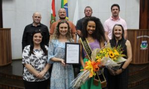 Miss Santa Catarina recebe honraria na Câmara de Vereadores de Morro da Fumaça