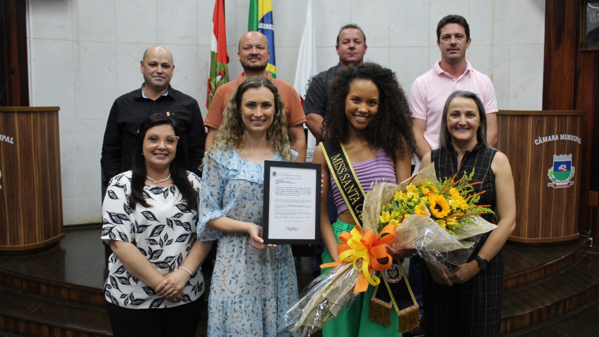 Miss Santa Catarina recebe honraria na Câmara de Vereadores de Morro da Fumaça