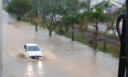 Temporal deixa ruas alagadas em Morro da Fumaça