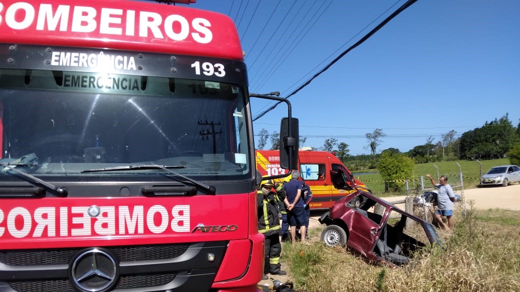 Acidente deixa duas mulheres feridas na SC-443