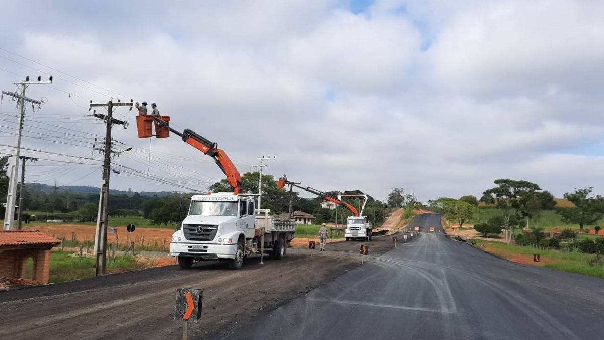 Cermoful Energia conclui implantação de novas redes e postes na SC-442