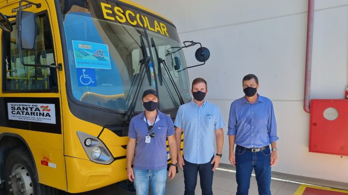 Morro da Fumaça recebe novo ônibus para o transporte escolar