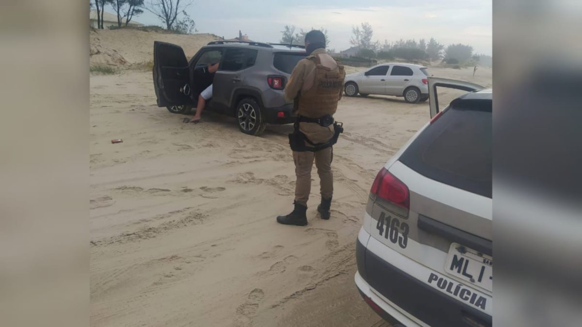 Veículos na orla são multados no Balneário Esplanada