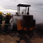 Bombeiros de Morro da Fumaça atendem incêndio em carregadeira