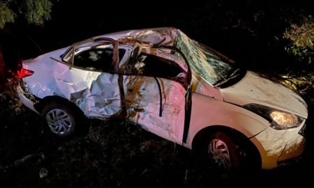 Bombeiros de Morro da Fumaça atendem capotamento com carro do Uruguai