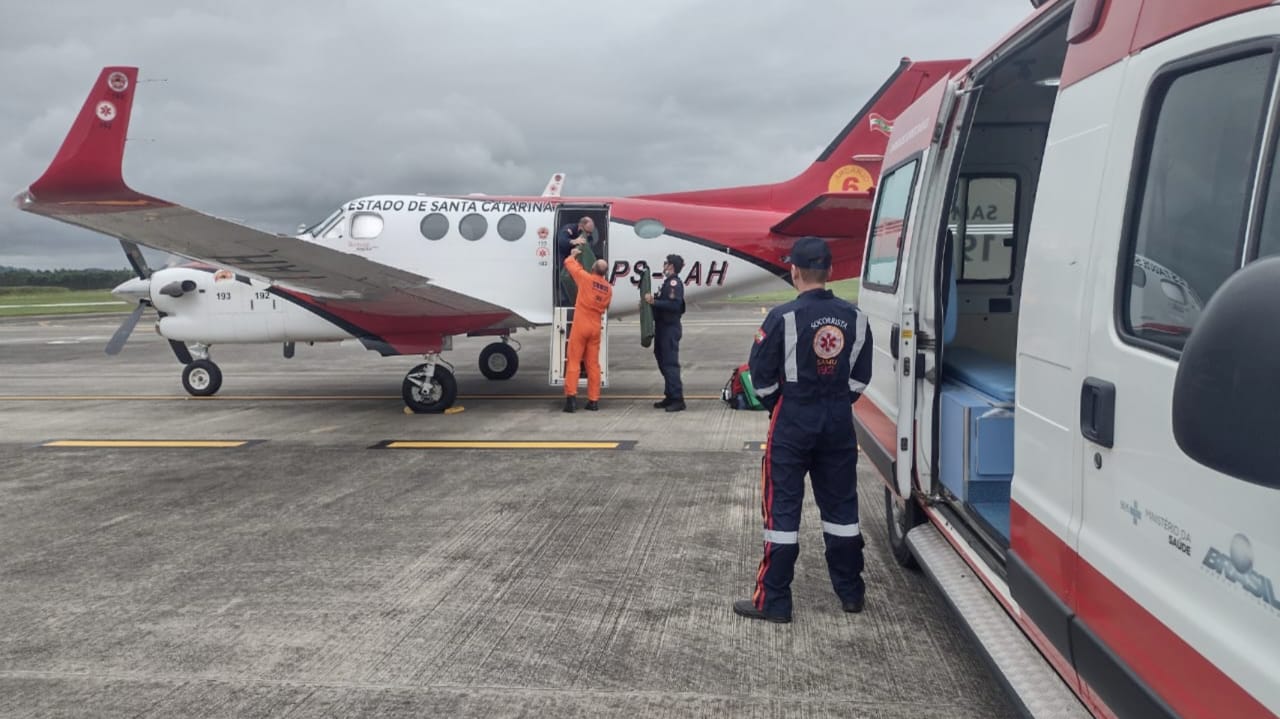 Samu de Morro da Fumaça faz transporte de emergência até aeroporto
