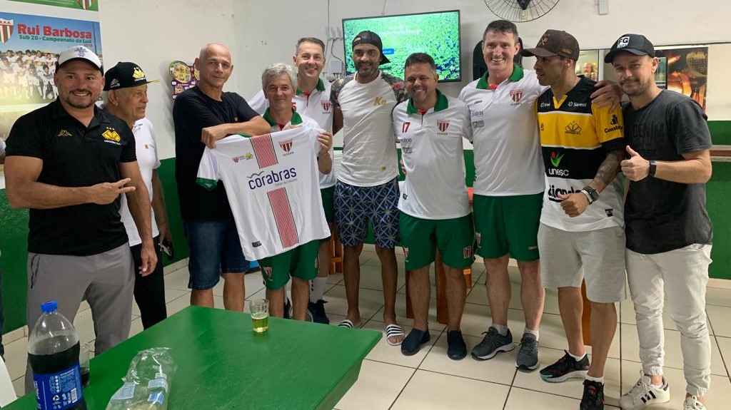 Quarentão do Rui Barbosa vence e Master estreia novo uniforme