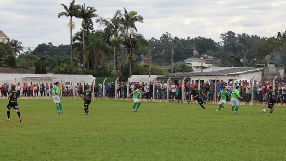 FUMACA SUL - Noite de empates na copa Cermoful de futebol suiço