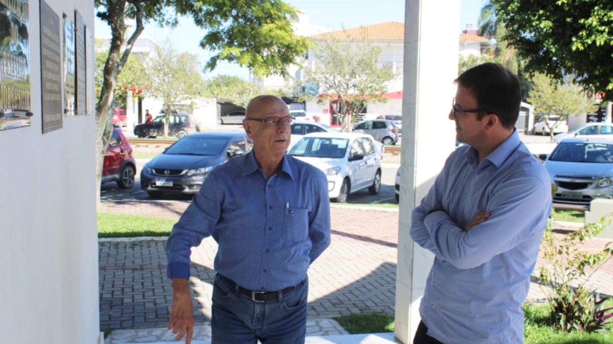 Prefeito em exercício, Eduardo Guollo apresenta demandas de Morro da Fumaça ao senador Esperidião Amin