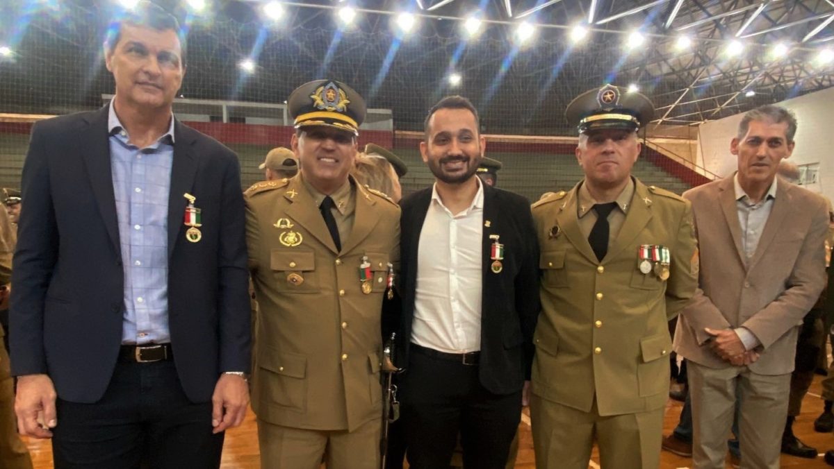 Vereador fumacense recebe Título Amigo da Polícia Militar do Comando