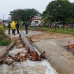 Alagamento interrompe trânsito no acesso ao Rio Vargedo