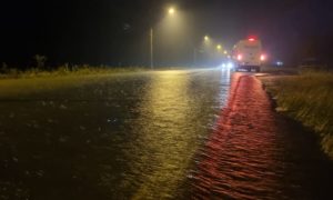 Lâmina de água é registrada na Rodovia Gregório Espíndola (VÍDEO)