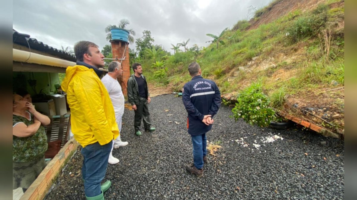 Deslizamento de terra é registrado no Bairro Mina Fluorita