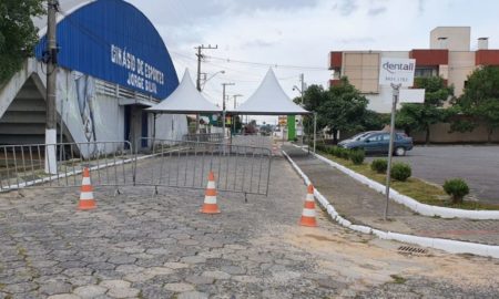 Trânsito interrompido na Rua Prefeito Paulino Bif