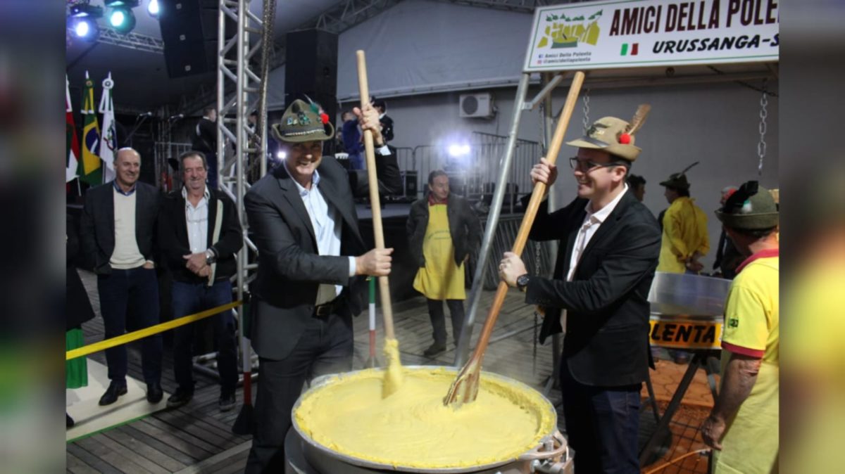 Maggiofest é aberta oficialmente com tombo da polenta em Morro da Fumaça