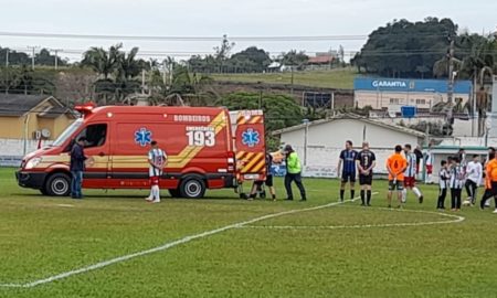 Jogador fratura a perna em jogo do Quarentão em Morro da Fumaça