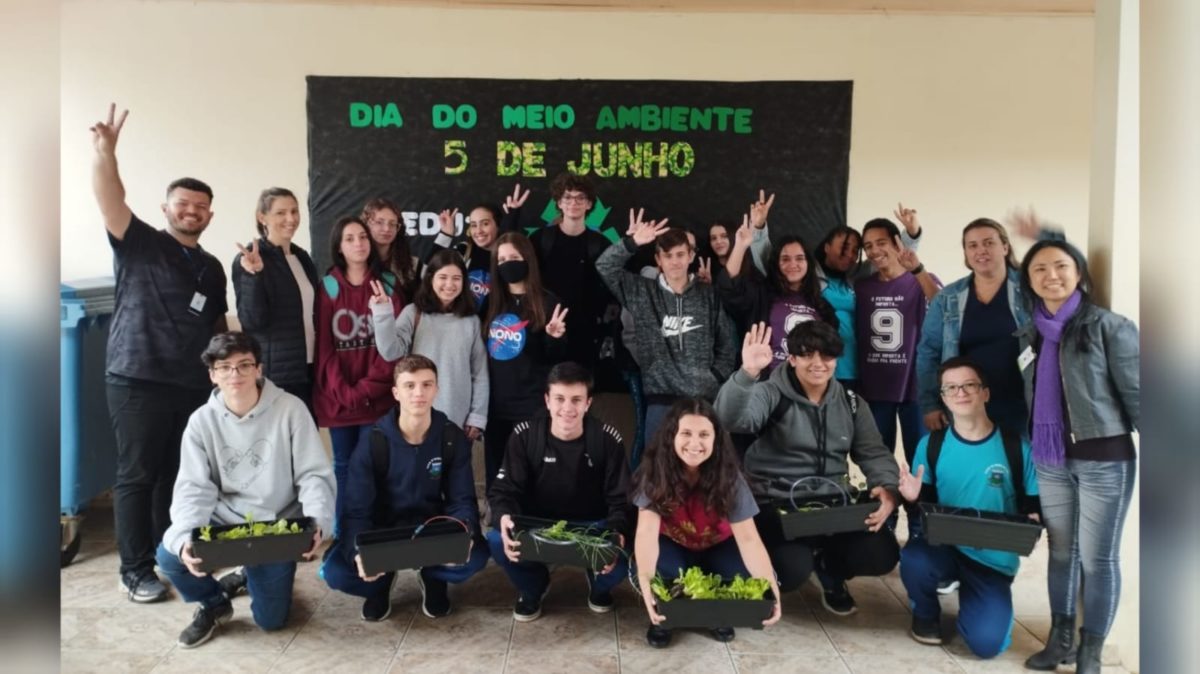 Em parceria com a Escola S, alunos de Morro da Fumaça aprendem sobre o cultivo de hortas