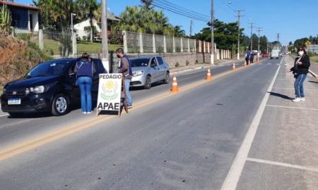 Pedágio da Apae de Morro da Fumaça arrecada mais de R$ 8,5 mil (FOTOS)