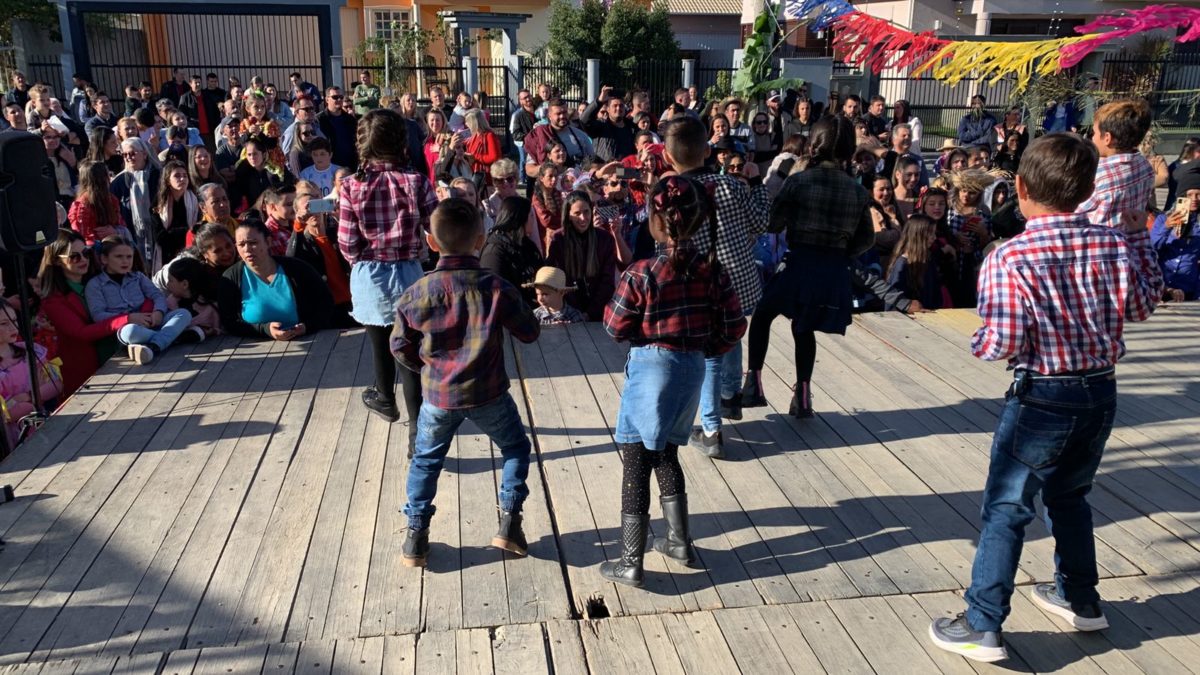 Festa Junina da Escola Pietro Maccari é sucesso de público