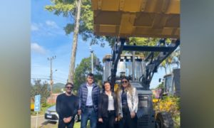 Morro da Fumaça recebe máquina agrícola do Governo do Estado