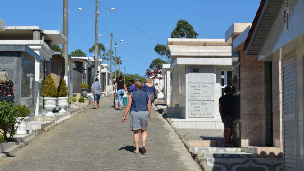 Após furtos, Governo de Morro da Fumaça instala câmeras no Cemitério Municipal