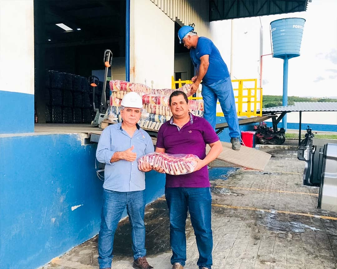 Fumacense Alimentos doa meia tonelada de arroz para afetados pelas chuvas em Pernambuco