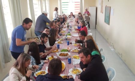 Almoço típico italiano na comunidade de Linha Torrens