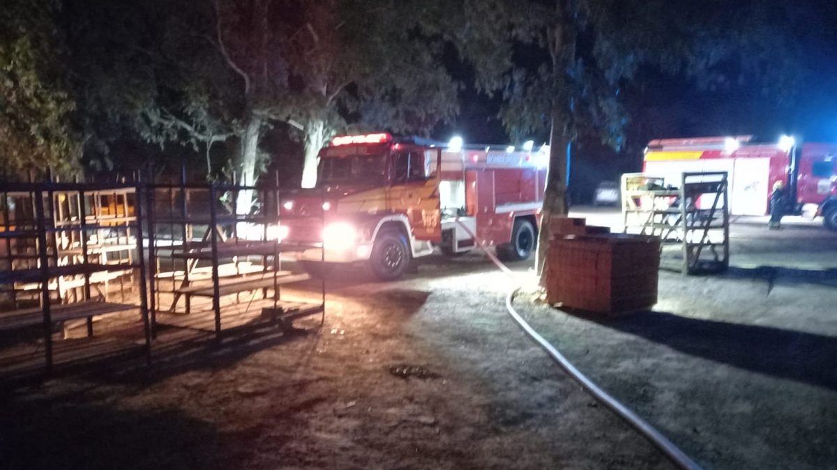 Bombeiros de Morro da Fumaça atendem incêndio em cerâmica no Sangão