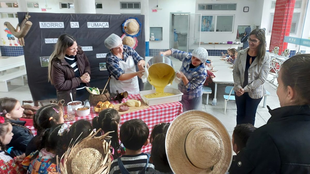 "Tombo da polenta" encerra projeto pedagógico com crianças em Estação Cocal