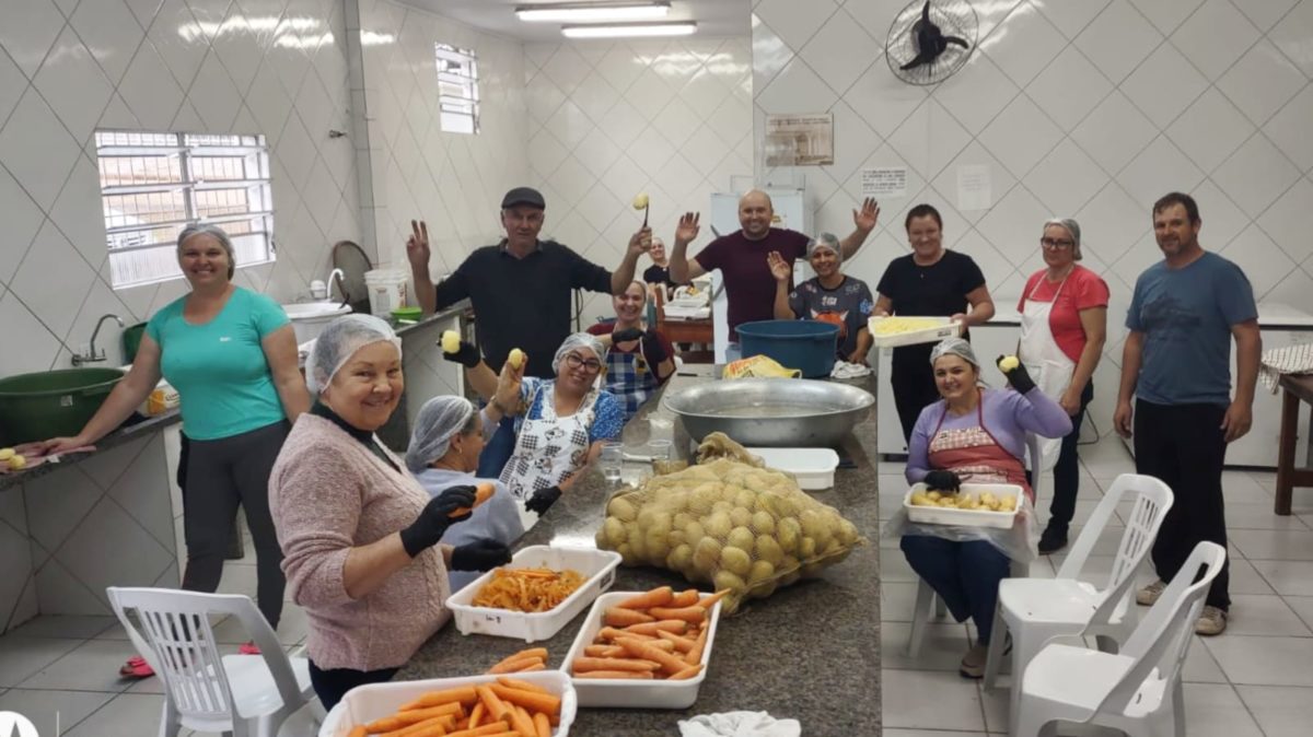 Comissão de Festeiros nos preparativos para a Festa de Nossa Senhora do Carmo