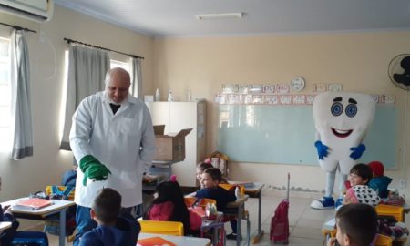 Programa Saúde na Escola entrega Kit de Saúde Bucal aos alunos de Morro da Fumaça