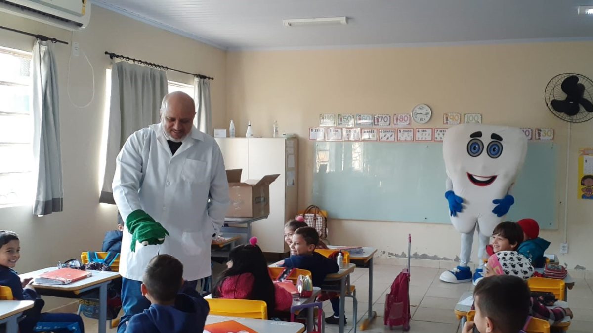 Programa Saúde na Escola entrega Kit de Saúde Bucal aos alunos de Morro da Fumaça